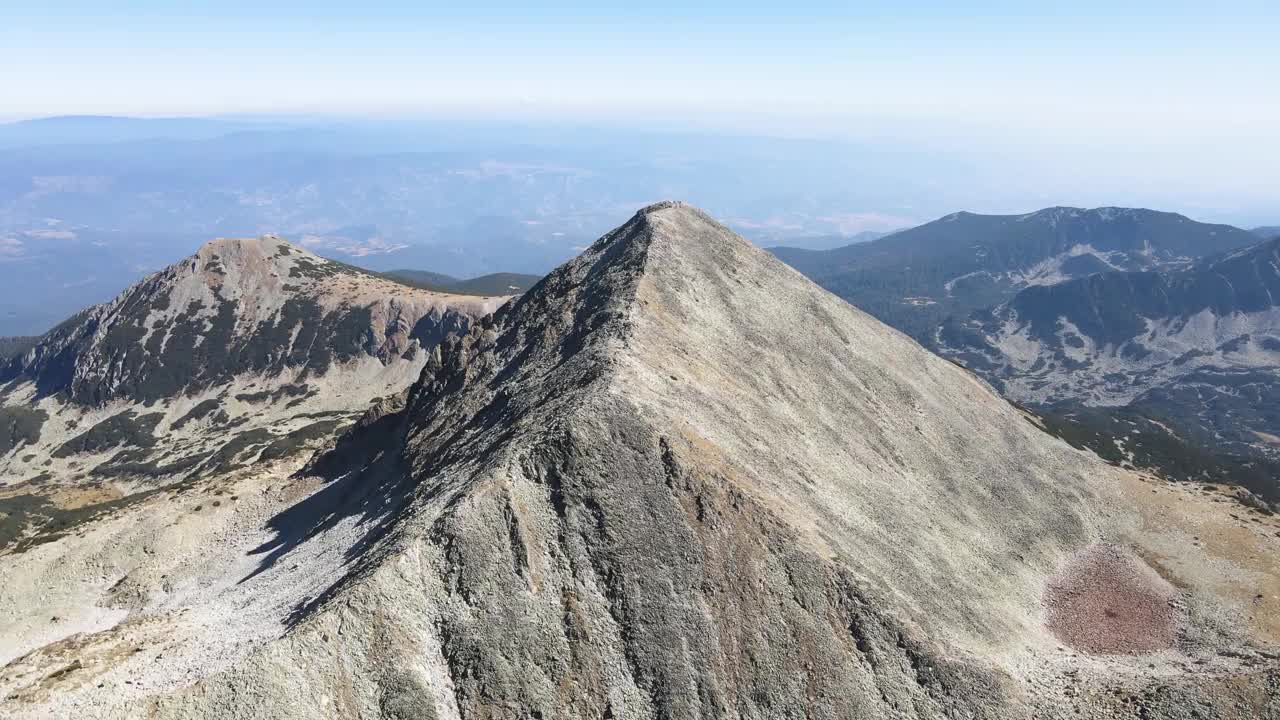 保加利亚皮林山波勒詹峰鸟瞰图视频素材