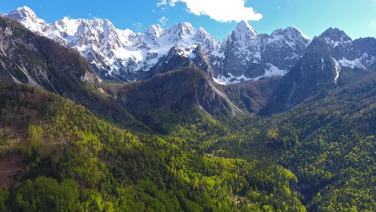 特里格拉夫国家公园山峦鸟瞰图视频素材