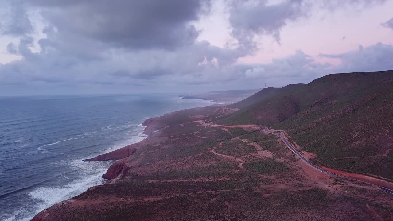 大西洋海岸日落时的鸟瞰图视频素材