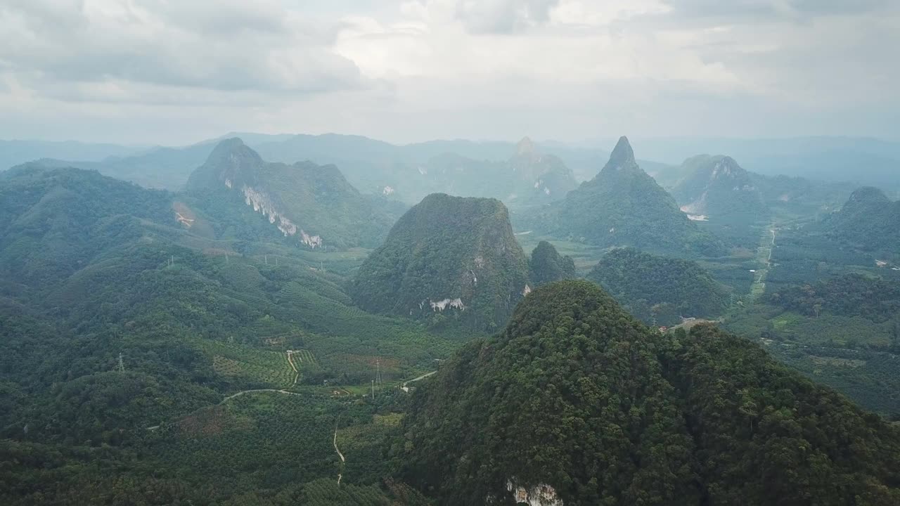 鸟瞰泰国Khao Sok国家公园视频素材