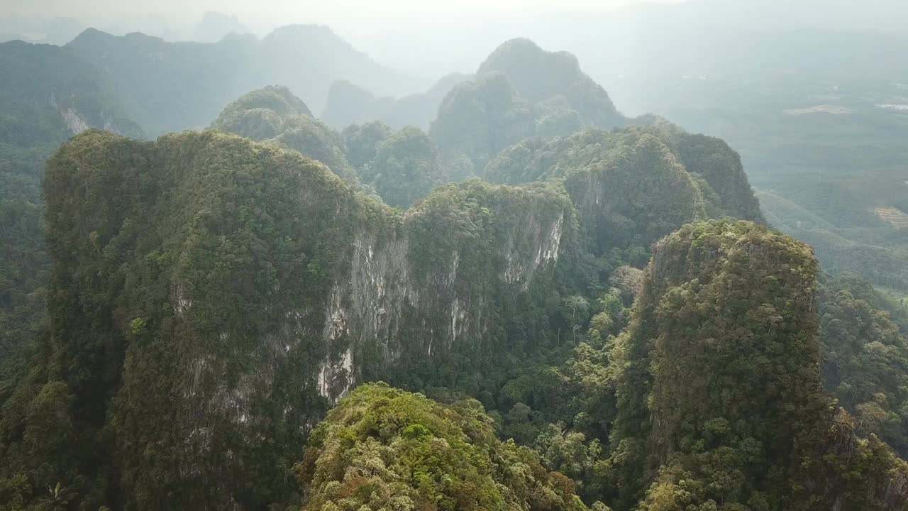 鸟瞰泰国Khao Sok国家公园视频素材