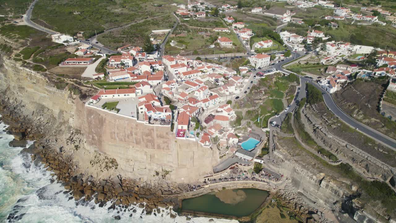 Azenhas do Mar，前大西洋海岸的渔村，葡萄牙。鸟瞰图视频素材