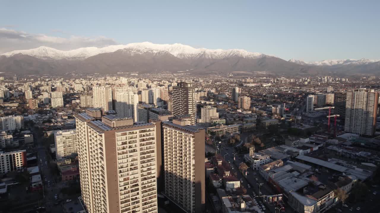 智利圣地亚哥日落鸟瞰图视频素材