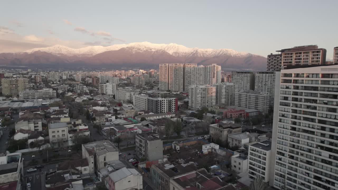 智利圣地亚哥日落鸟瞰图视频素材