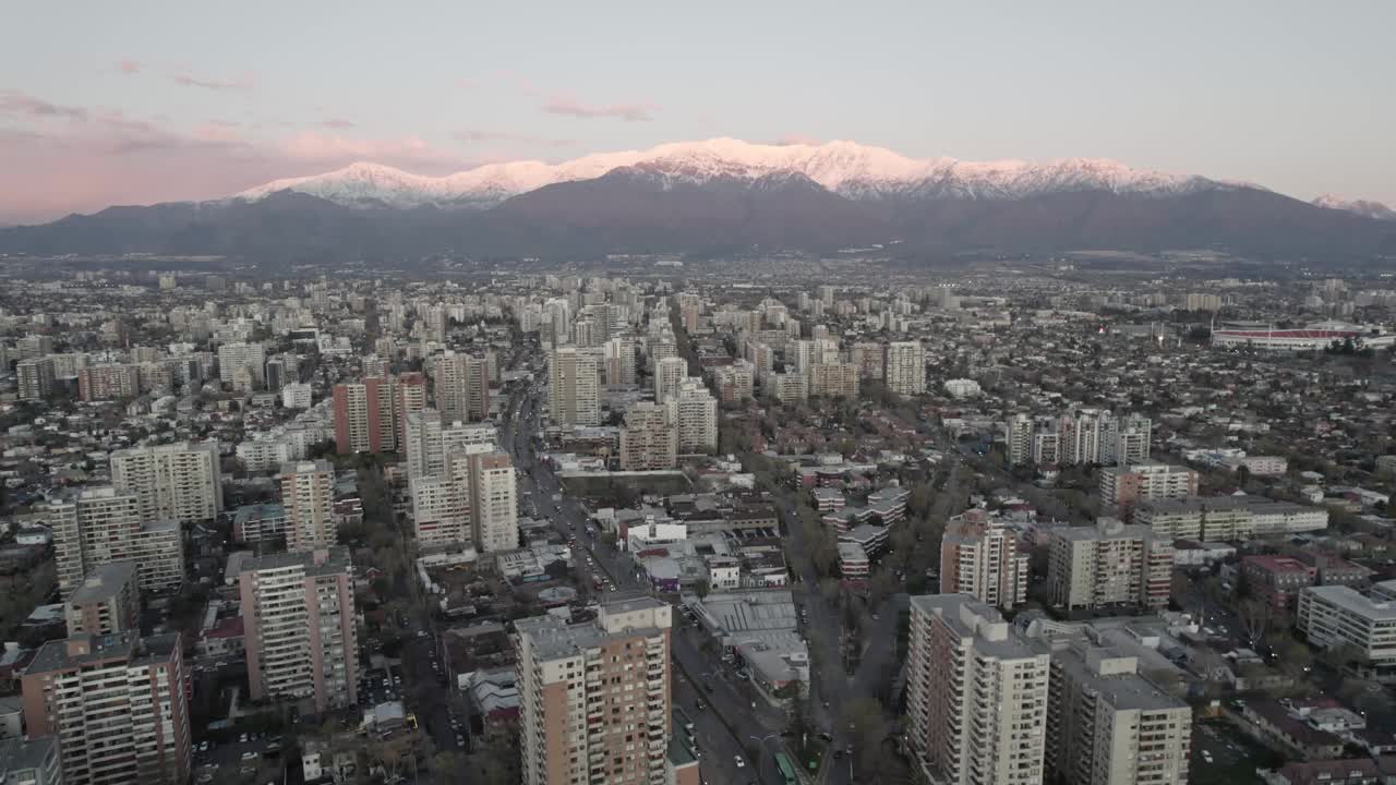 智利圣地亚哥日落鸟瞰图视频素材