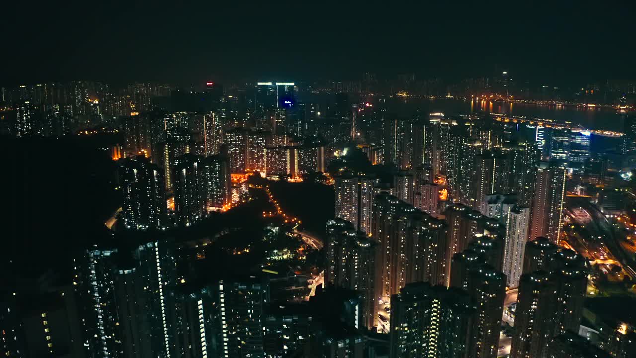 城市建筑的无人机夜景视频素材