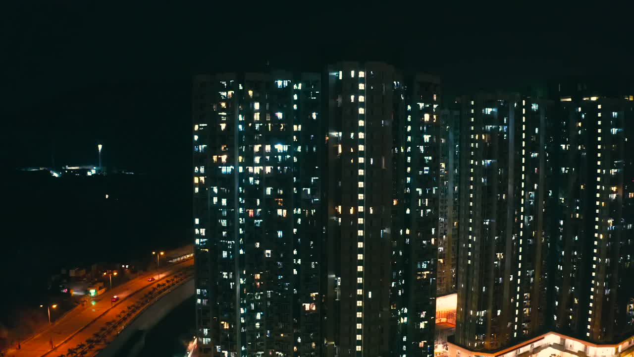 城市建筑的无人机夜景视频素材