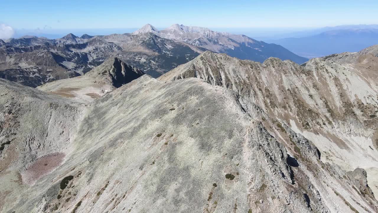 保加利亚皮林山波勒詹峰鸟瞰图视频素材