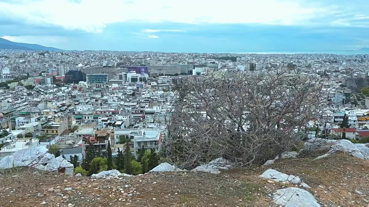 雅典城市和大海的全景。视频素材