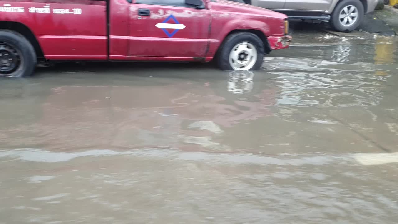 4K实时。淹没了城市视频素材