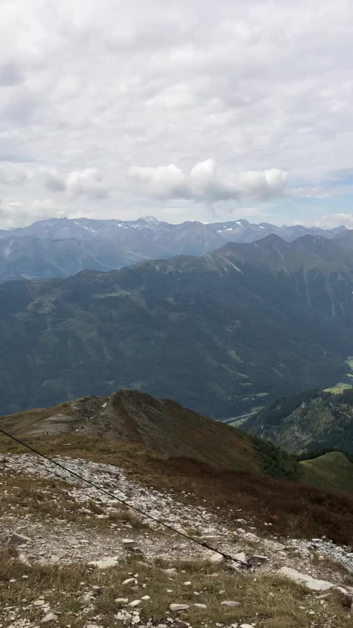 在奥地利萨尔茨堡的格罗斯塞克-斯皮尔雷克山的山顶视频素材