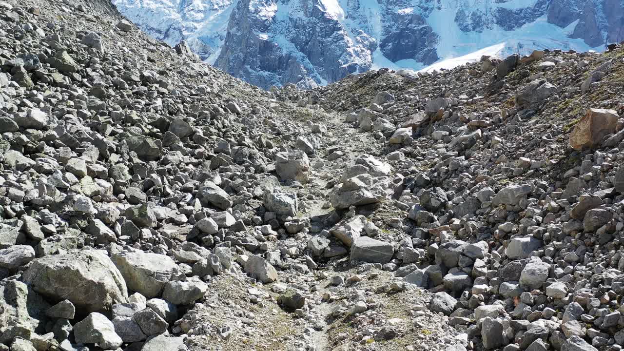 无人机在山视频素材