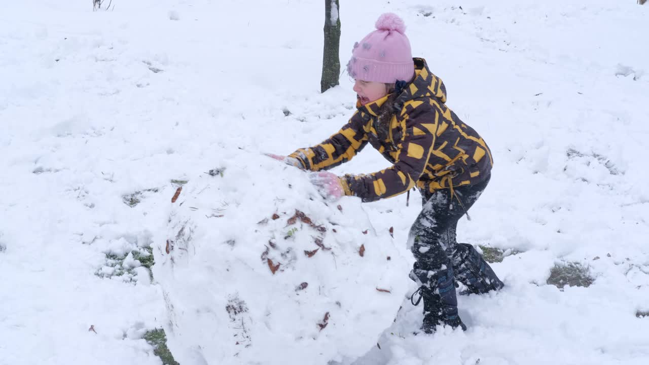 准备一个雪人。视频素材