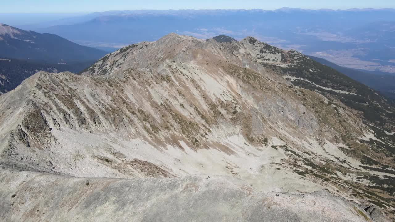 保加利亚皮林山波勒詹峰鸟瞰图视频素材