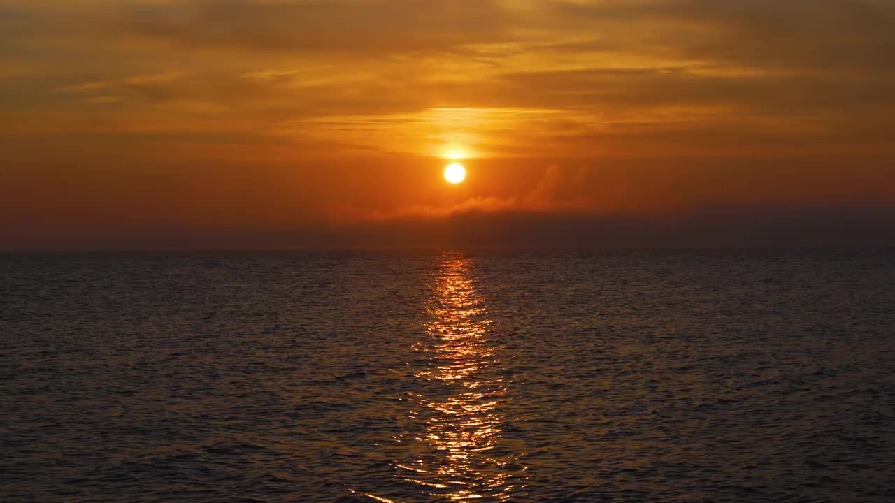 海上日出视频素材