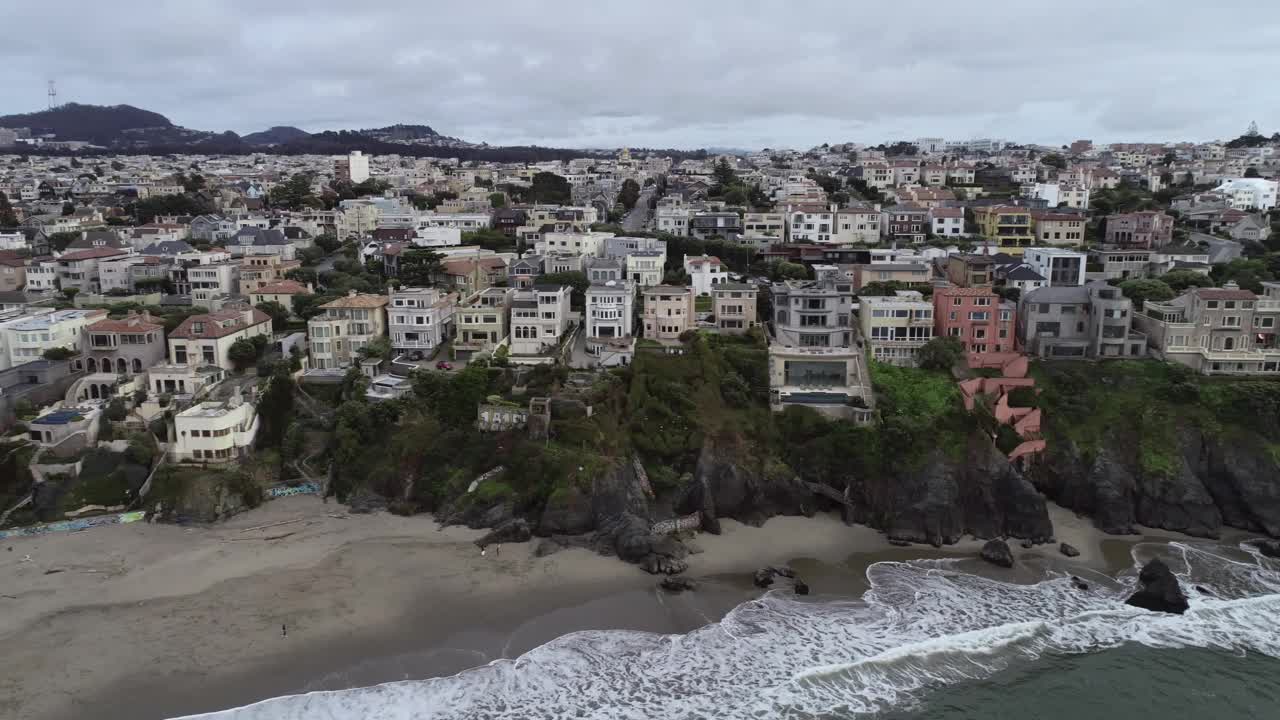 加利福尼亚州旧金山的海崖地区。贝克海滩在前景。美国视频素材