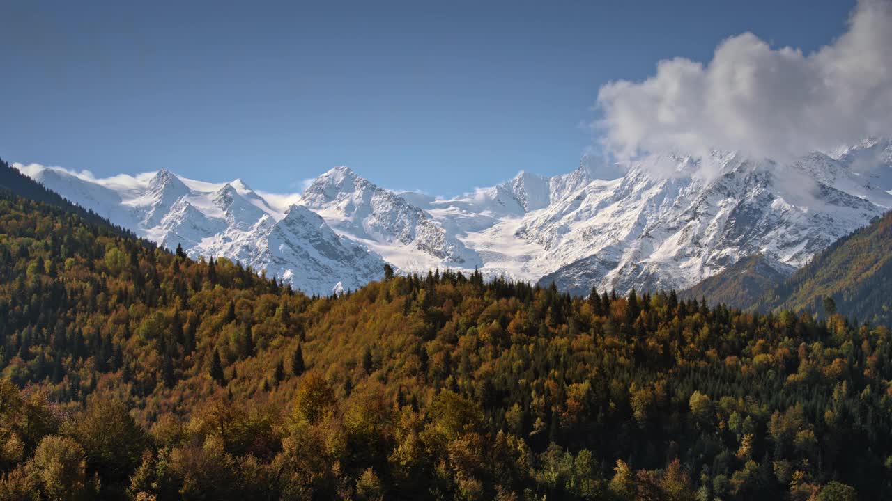 时间流逝的秋山景观视频素材