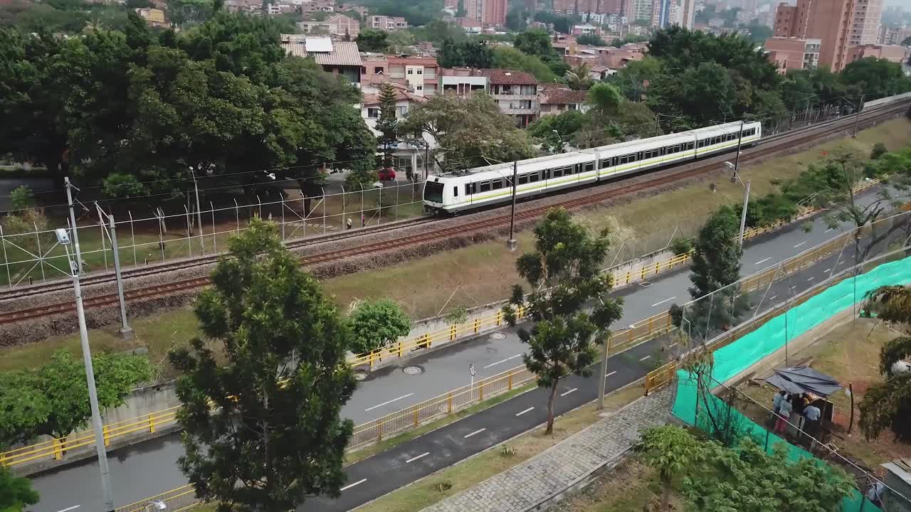 麦德林公共交通地铁视频素材