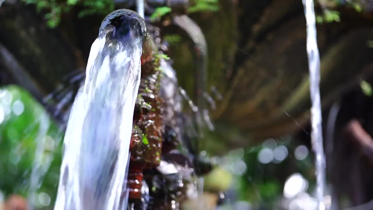 饮水机从水管中流出视频素材