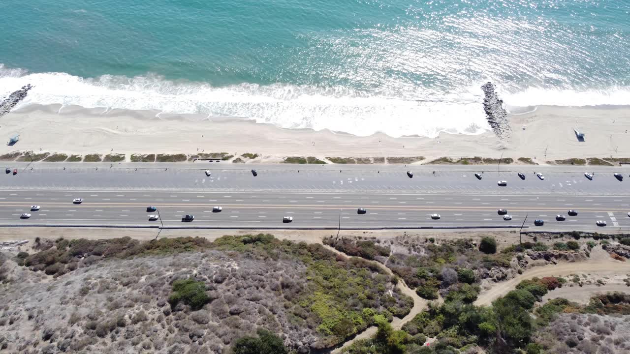 公路交通和太平洋，洛杉矶海岸视频素材