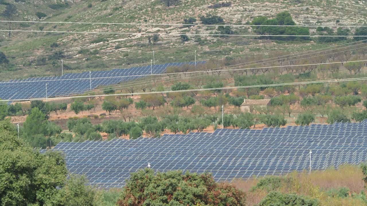 太阳能电池板领域的领域。视频素材