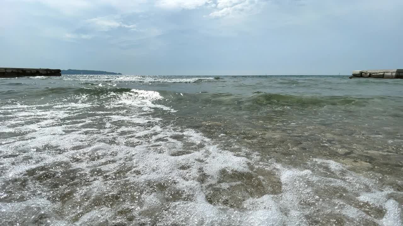 海滩和海浪，特写视频素材