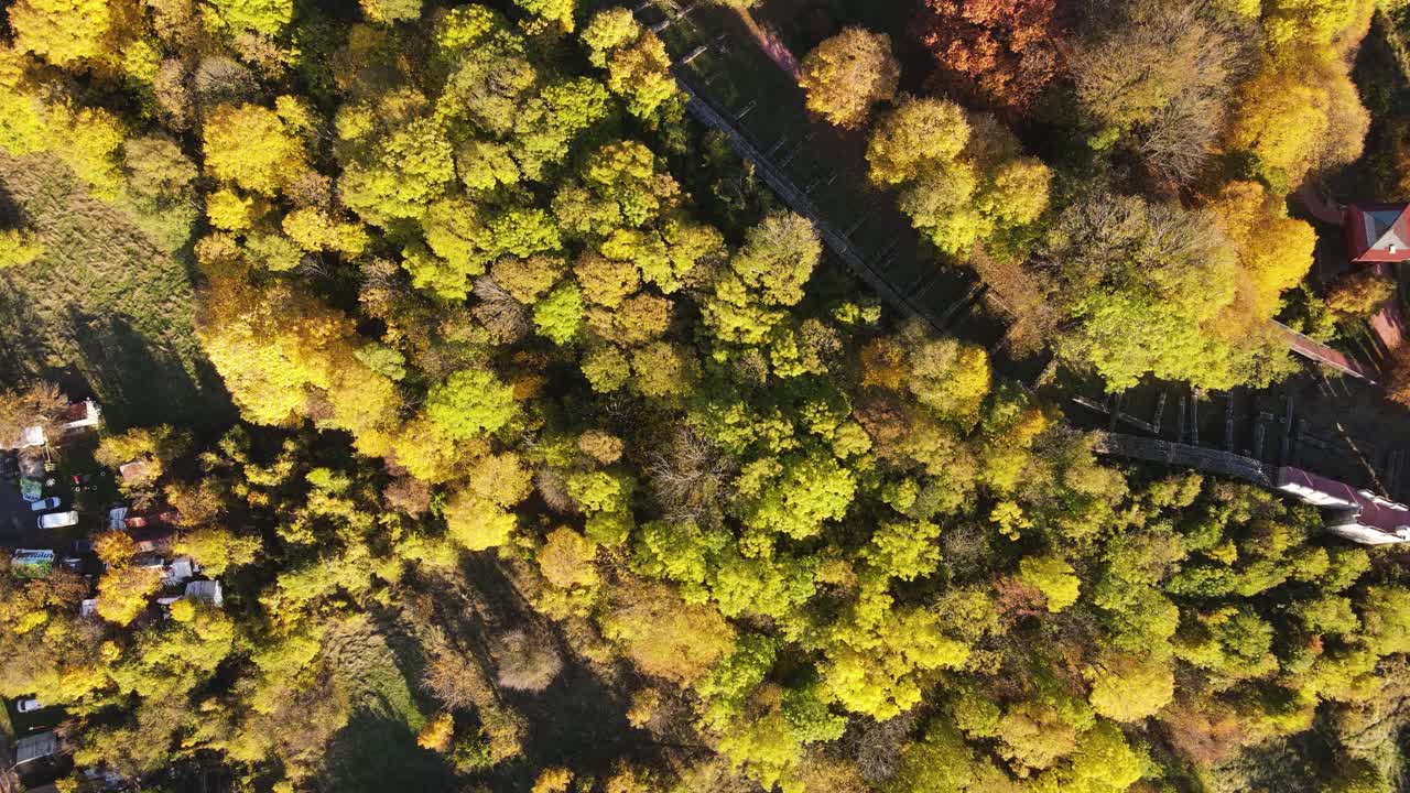 保加利亚Pernik镇附近的中世纪克拉克拉要塞废墟的鸟瞰图视频素材