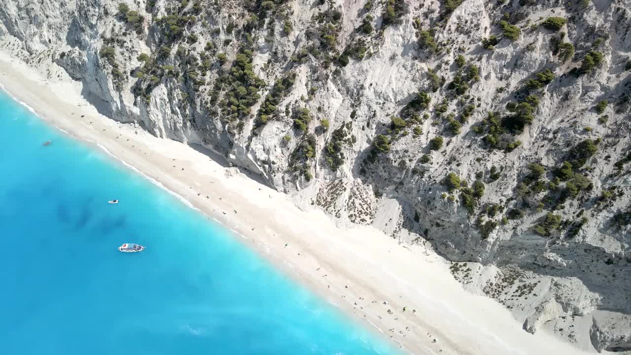 鸟瞰图的鹭鸟海滩lefkada岛希腊视频素材