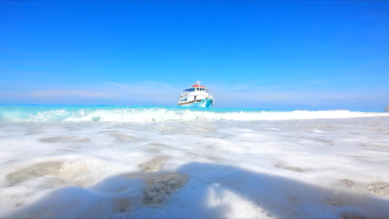 游船在希腊海边度假视频素材