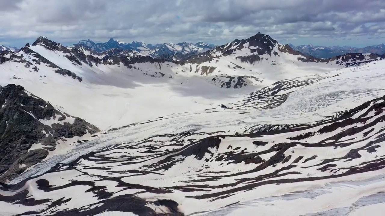 鸟瞰高加索雪山视频素材