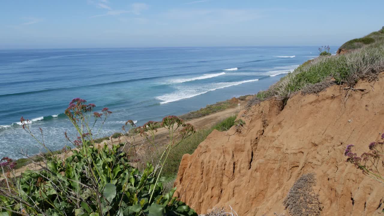 海景点，德尔马托里松，美国加利福尼亚海岸。大海涨潮，碧波远眺视频素材