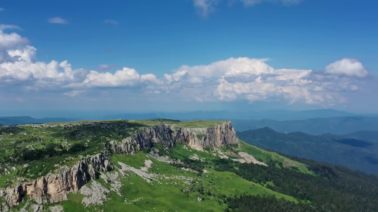 夏季高加索山脉的山坡视频素材