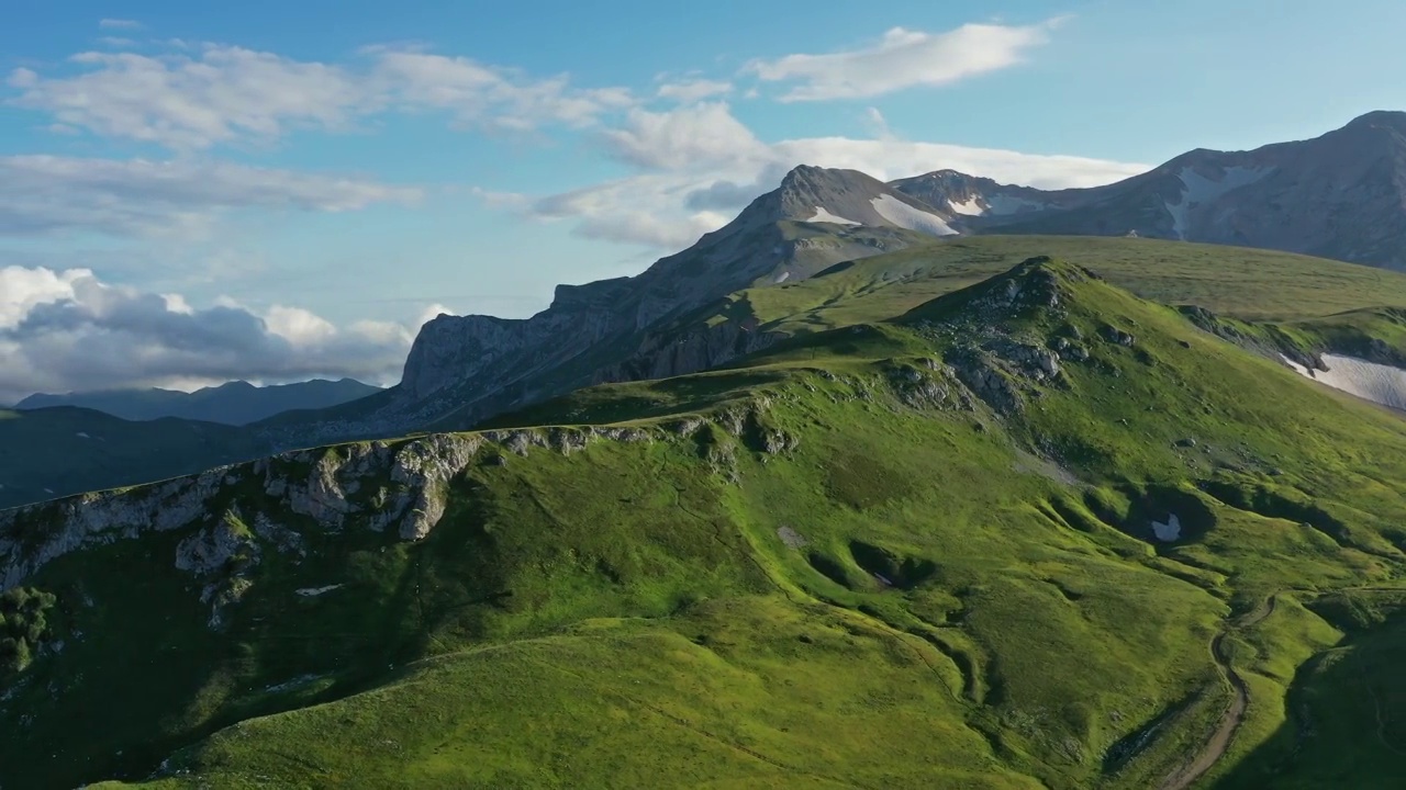 夏季高加索山脉的山坡视频素材