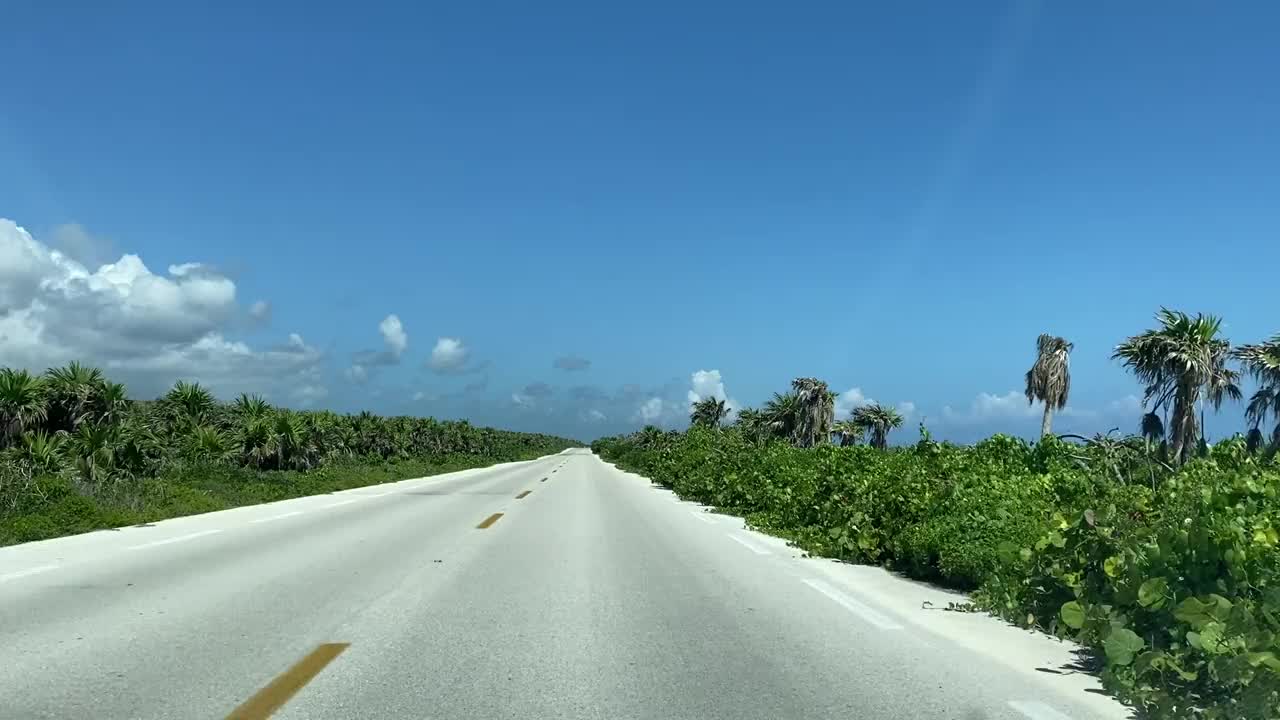 看海滩边的路视频素材