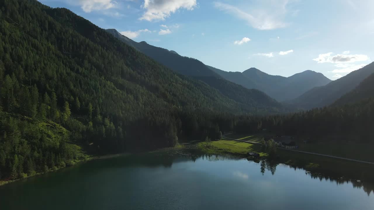 湖泊和山脉无人机镜头奥地利视频素材