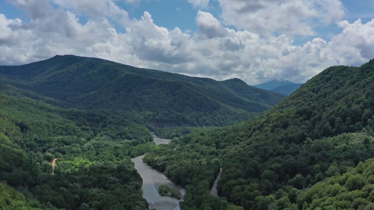 夏季高加索山脉的山坡视频素材