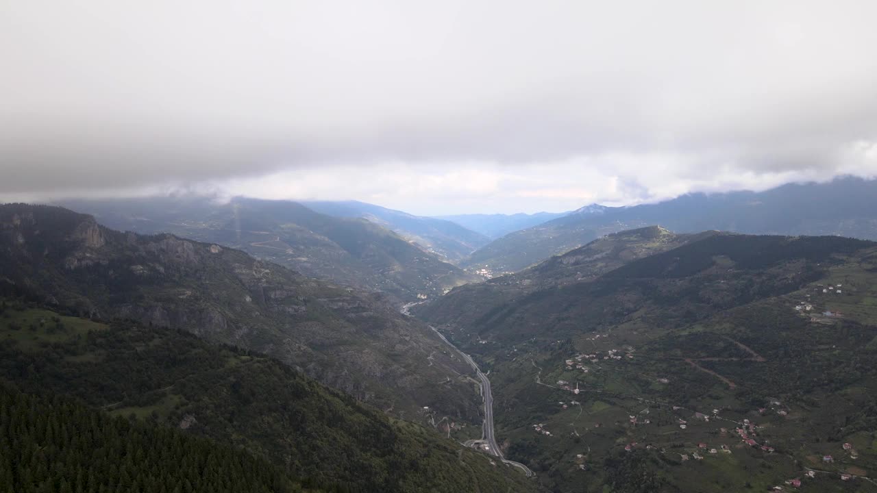 土耳其东部黑海地区绿色山脉的无人机视频视频素材