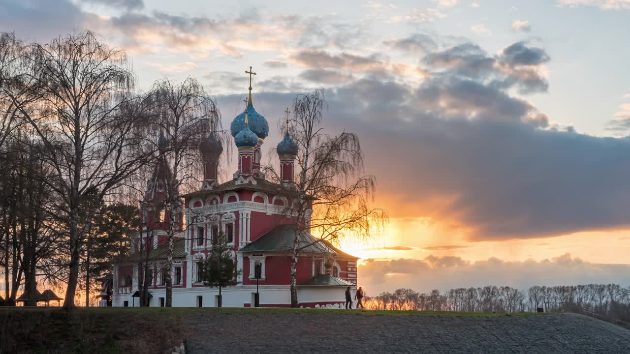 日落时血路上的德米特里神庙。Uglich,俄罗斯。视频素材