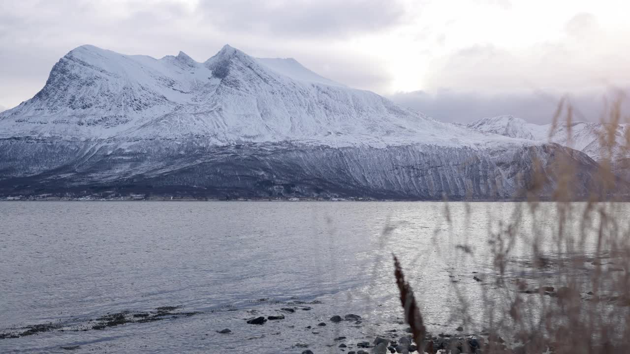 挪威的户外风景:北极圈上的峡湾景观视频素材