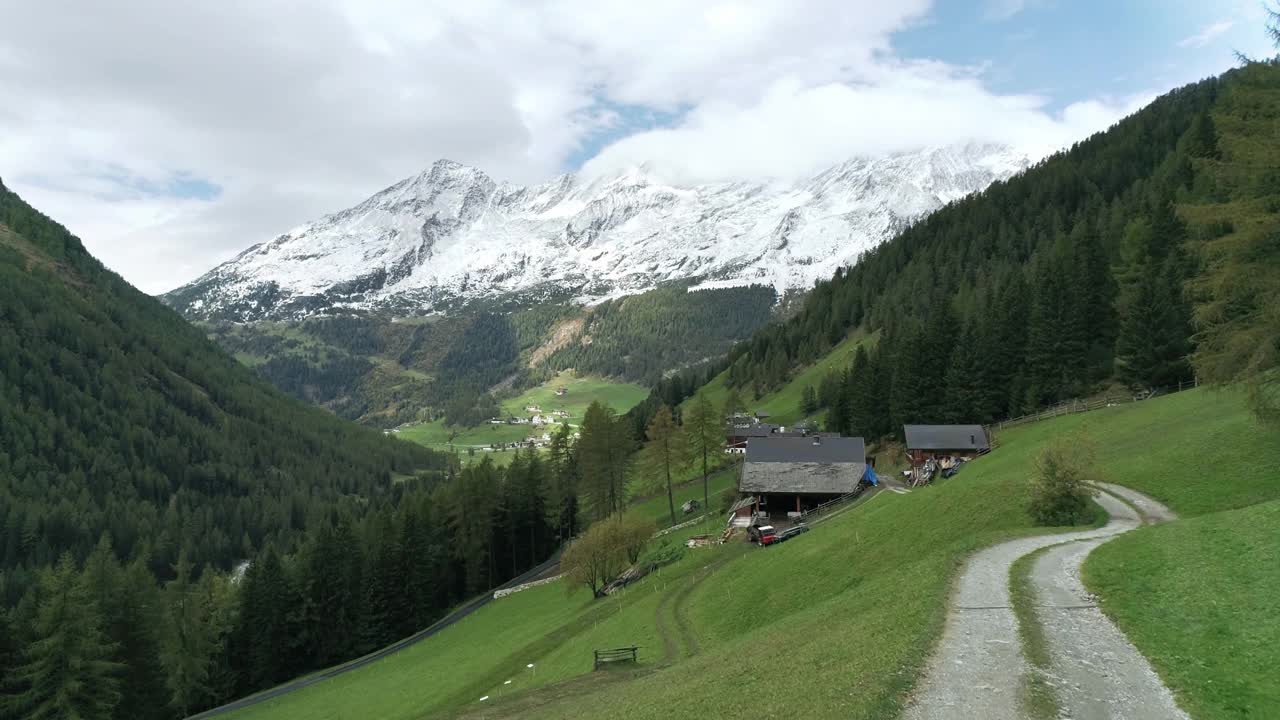 瑞塔尔山谷(Val di Riva)，巴切塔尔和杜雷克山脉群在南蒂罗尔视频素材