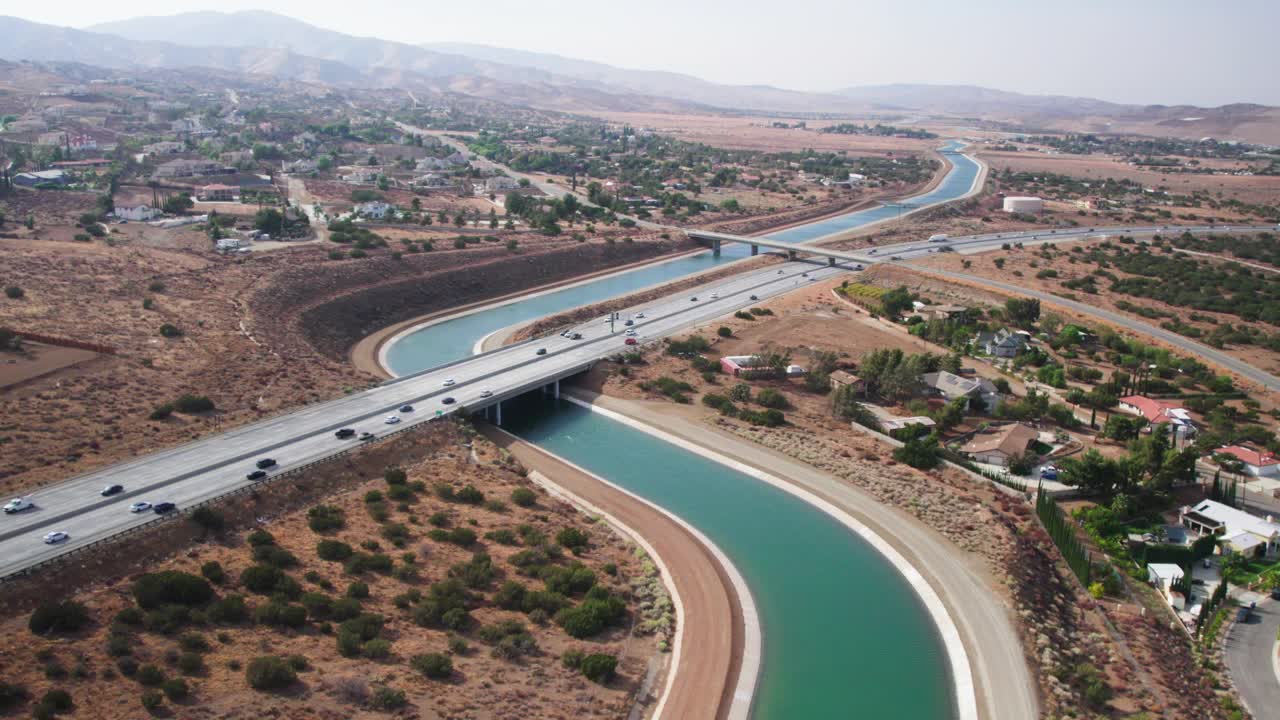 渡槽和高速公路视频素材