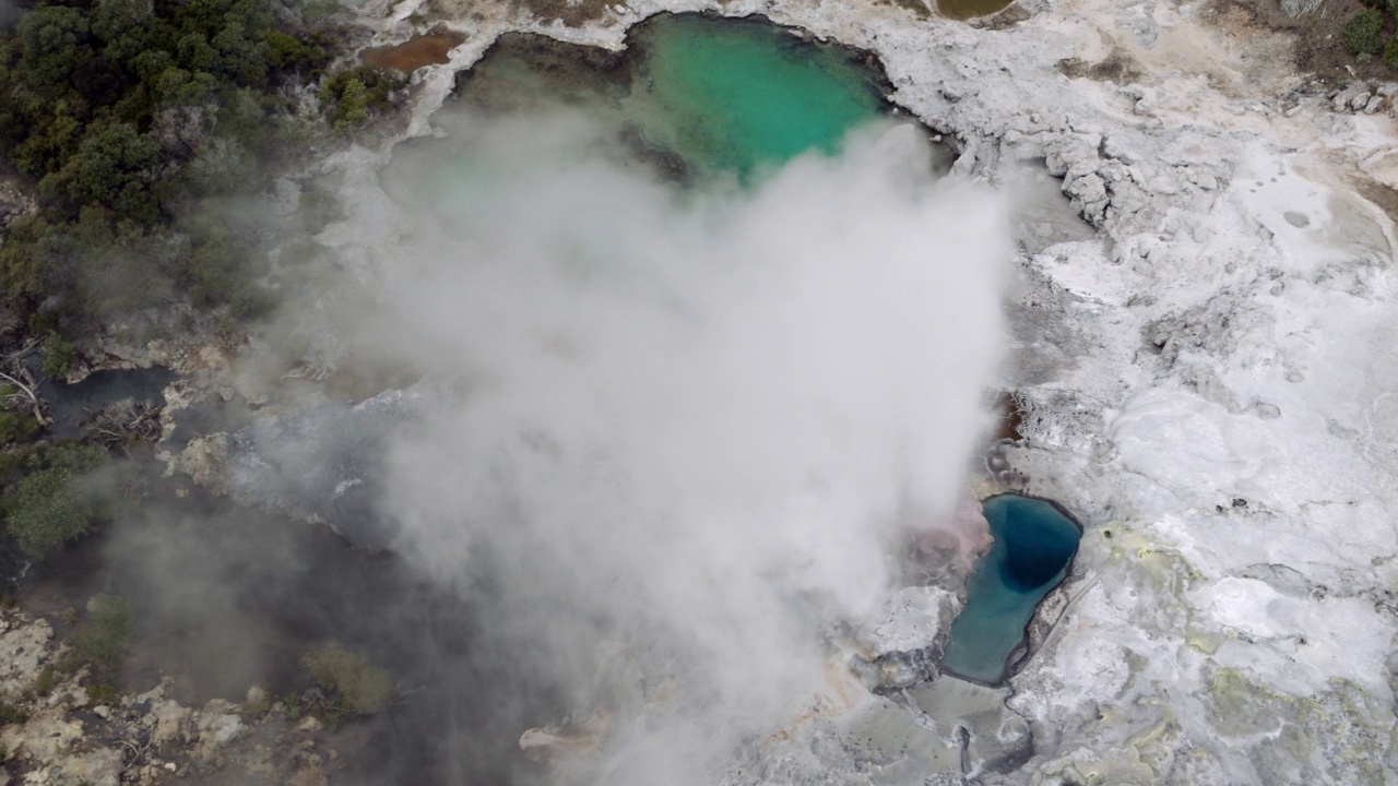 Pohutu高山泉水视频素材