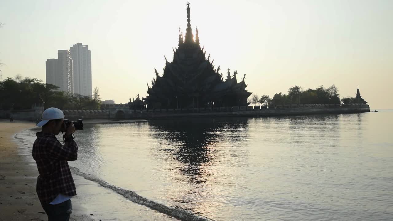 泰国芭堤雅海滩上的真理圣所。视频下载