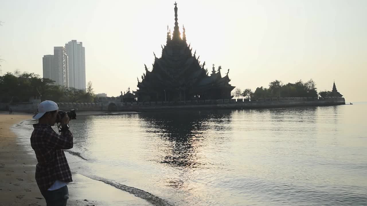 泰国芭堤雅海滩上的真理圣所。视频下载