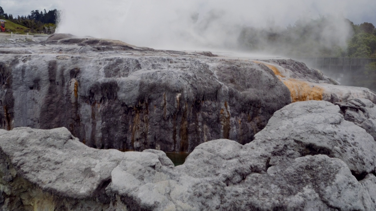 Pohutu高山泉水视频素材