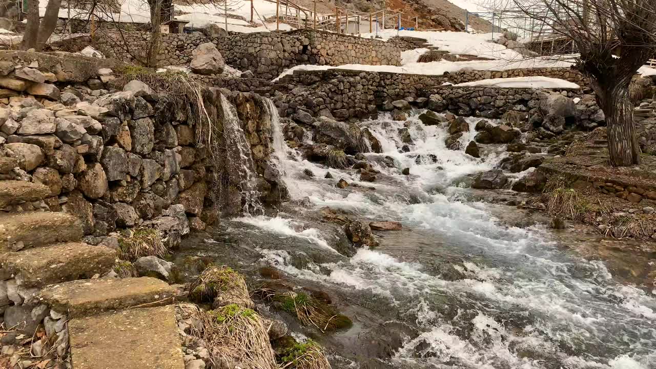 水从山中流出，tc01视频素材