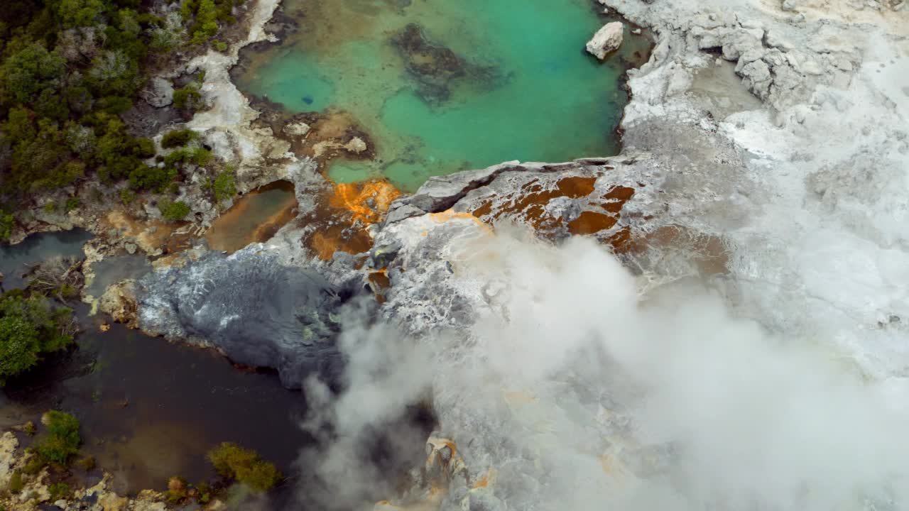 Pohutu高山泉水视频素材