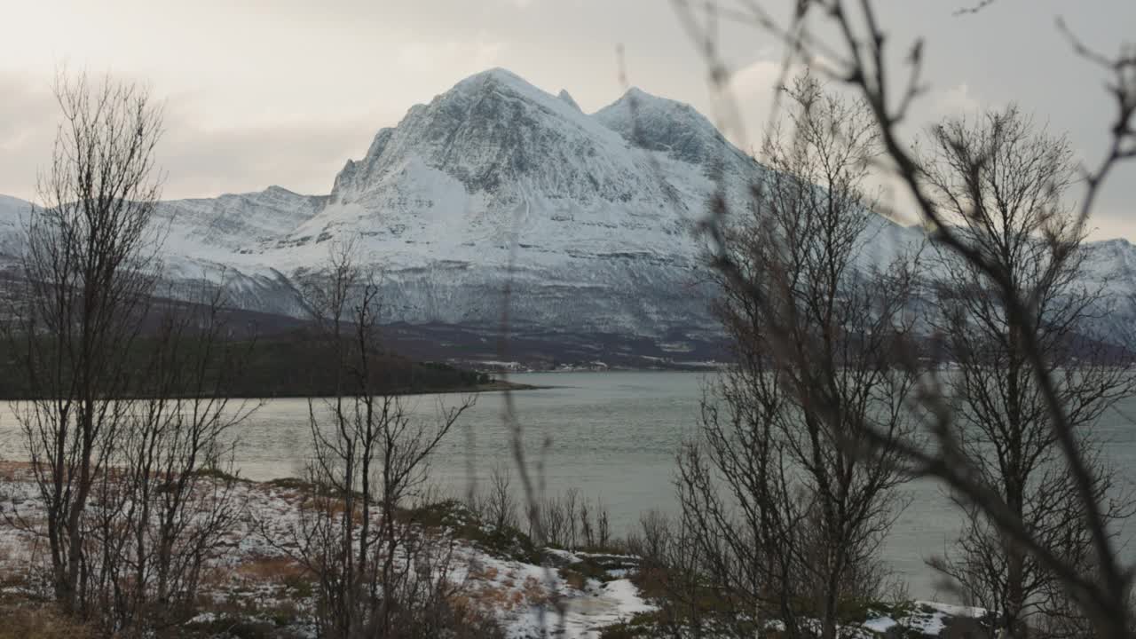 挪威的户外风景:北极圈上的峡湾景观视频素材