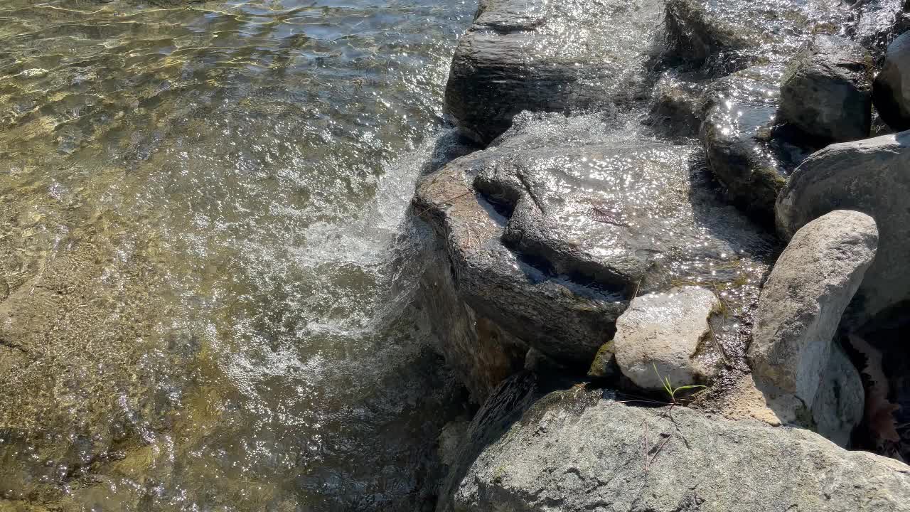 自然中的悬崖和流水视频素材