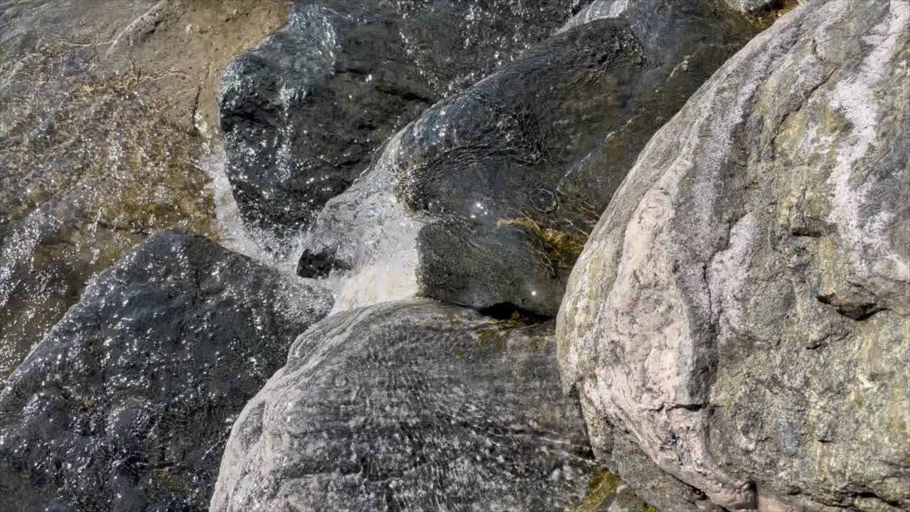 自然中的悬崖和流水视频素材